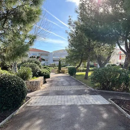 Daire Modern W Terrace 250m From & Pool